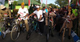  Agustusan, TNI dan Polisi Gowes ala Pejuang Keliling Ponorogo