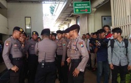 Sidang Lanjutan Ahmad Dhani, Pengamanan PN Surabaya Masih Diperketat