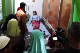 Keluarga Yusti Laporkan Pelaku Penyiram Air Keras ke Polisi