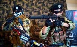 Komunitas Airsoft Merangkul Pengunjung Mal