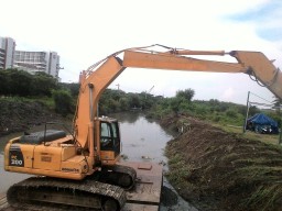 Digunakan Tiap Hari, Alat Berat Milik Pemkot Surabaya Patah