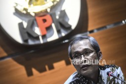 Ditetapkan Tersangka Dugaan Korupsi Cukai, KPK Tahan Bupati Bintan