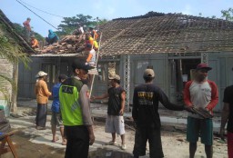 Cerita Hariono saat Menyelamatkan Diri dari Rumahnya yang Ambruk