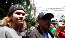 Jenguk Ahmad Dhani di Medaeng, Al dan Dul Bawa Cinta