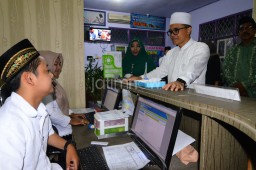 Bupati Anas Pantau Pelayanan Desa di Malam Hari Bulan Ramadan