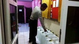 Polisi Gagalkan Penyelundupan 520 Liter Arak Bali di Banyuwangi