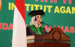 Begini Suasana Wisuda Istri Wagub Jatim di Tulungagung