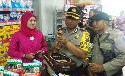 Video: Polisi dan Muspika di Surabaya Sidak Mamin Kedaluwarsa