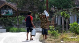 Foto: Menampung Susu Segar Warga