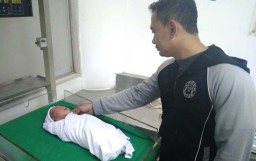 Kondisi Bayi yang Dibuang di Kolong Meja Warkop Sehat