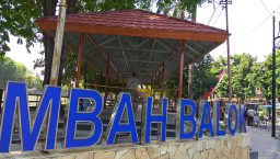 Mengunjungi Mbah Balok 'Tetangga' Watu Semar di Bojonegoro