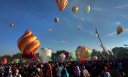 Foto: Warna-warni Kemeriahan Festival Balon Udara di Ponorogo