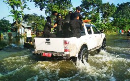 Foto: Surabaya Barat Dikepung Banjir