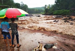 Banjir Bandang Terjang Sejumlah Kecamatan di Banyuwangi