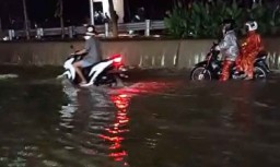 Jalan Sememi Banjir