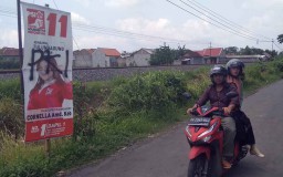 Banner Caleg di Tulungagung Dicoret dengan Tulisan PKI