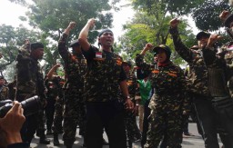 Sidang Lanjutan Gus Nur, Massa Banser dan FPI Bertemu di PN Surabaya