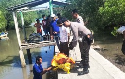 Mayat Tak Bercelana Mengapung di Segoro Anakan Banyuwangi
