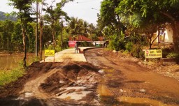 Hore!  Akses Jalan ke Pantai Pulau Merah Banyuwangi Bakal Mulus