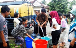 Air Bersih Disalurkan ke Desa Terdampak Banjir Bandang di Banyuwangi