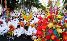 Ribuan Telur Diarak pada Festival 'Endhog Endhogan' di Banyuwangi