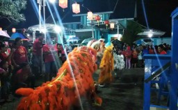 Atraksi Barongsai Ramaikan Imlek di Ponorogo