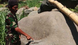 Warga Probolinggo Temukan Batu Berlafaz Allah di Dalam Sungai 