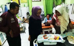 Hendak Sahur, Warga Sidoarjo ini Malah Temukan Bayi di Samping Rumah