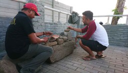 Warga Mojokerto Temukan 13 Benda yang Diduga Bersejarah di Proyek TPA