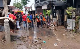 BPBD Bersihkan Material Banjir Bandang Mojokerto