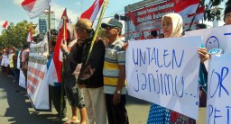 Relokasi Pasar Tak Jelas, Pedagang Geruduk Kantor Pemkot Blitar