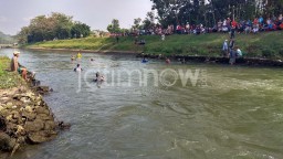 Aliran Sungai Deras, Pencarian Dua Bocah Tenggelam di Blitar Terhambat