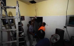 Teror Bom Molotov Sasar Rumah Warga di Surabaya