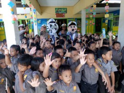 Boneka Polin Turut Kampanyekan Keselamatan Lalu Lintas