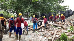 Lapak PKL di Barata Jaya Surabaya Dibongkar, Disiapkan untuk Taman
