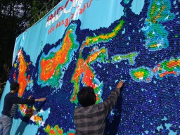 Kreasi Mahasiswa Ubaya, Bikin Peta Indonesia dari Tutup Botol Bekas