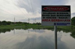 Awas! di Bozem Kebraon Masih Ada Buaya Berkeliaran