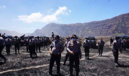 Pastikan Api Padam, Tim Gabungan Sisir Kawasan Kebakaran Gunung Bromo