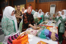 Pemkot Surabaya Bekali Fatayat NU Ilmu Ketahanan Ekonomi 