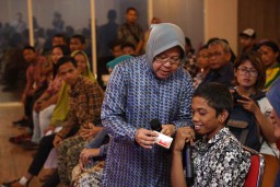 Ini Cara Risma Atasi Anak Putus Sekolah di Surabaya