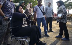Jalan Raya Gubeng Ambles Tidak Hujan, Pawang Hujan?