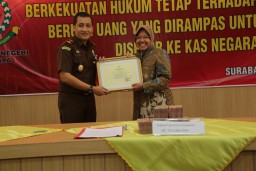 Pemkot Surabaya Terima Hibah Dari Kejari Surabaya