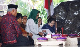 Haul Bung Karno, Megawati Bersama Beberapa Tokoh Nyekar ke Blitar