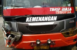 Adu Banteng Bus Vs Mobil di Pasuruan, Satu Orang Terluka