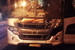 Diduga Korsleting Kelistrikan, Bus Mira Terbakar di Madiun
