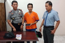 Bejat! Pria ini Maling Tas di Masjid