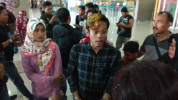 Dua Pelawak Blitar yang Ditahan Imigrasi Hongkong Tiba di Tanah Air
