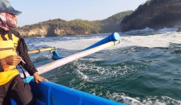 Tim SAR Hentikan Pencarian Nelayan Hilang di Pantai Tawang
