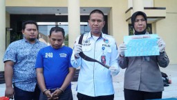 Disergap, Pengedar Narkoba ini Sabetkan Celurit ke Polisi