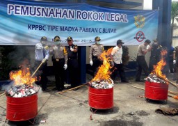 Bea Cukai Blitar Musnahkan 11 Juta Batang Rokok Ilegal
